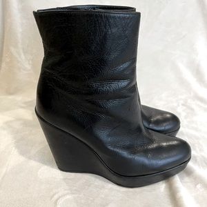 Stuart Weitzman black leather wedge booties size 9 1/2